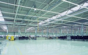 vệ sinh trần nhà xưởng